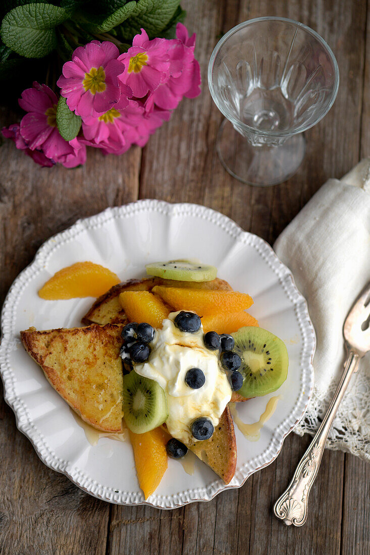 French toast with cardamom and fruit