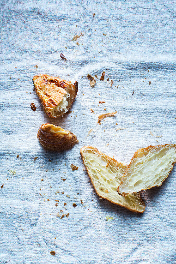 Croissants, aufgebrochen