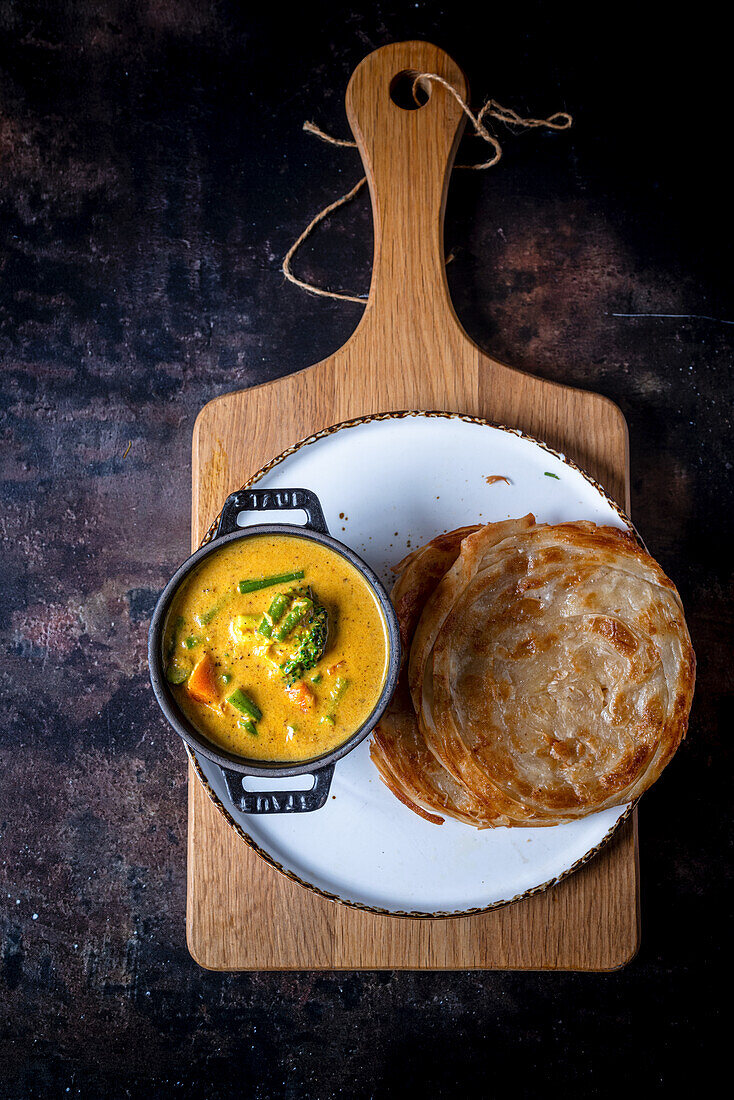 Vegetable coconut korma with paratha (India)