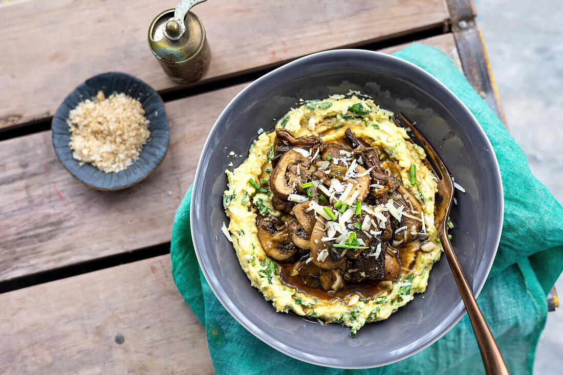 Cheesy polenta mash topped with mushrooms and chives