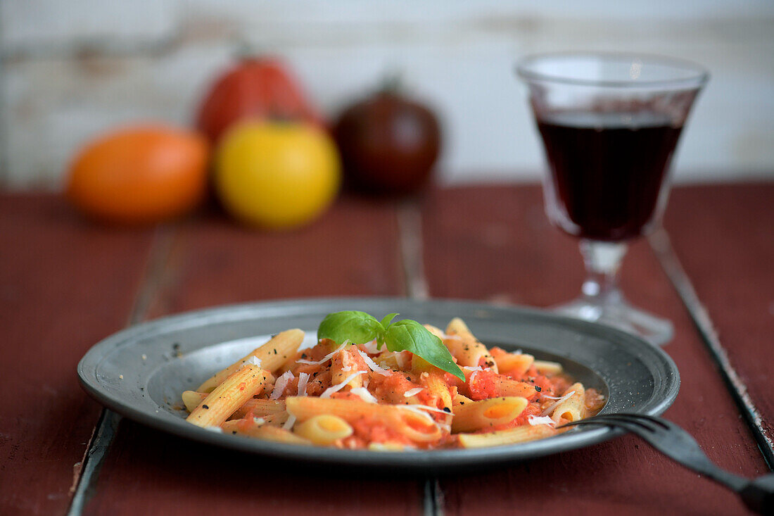 Noodles with raw tomato sauce