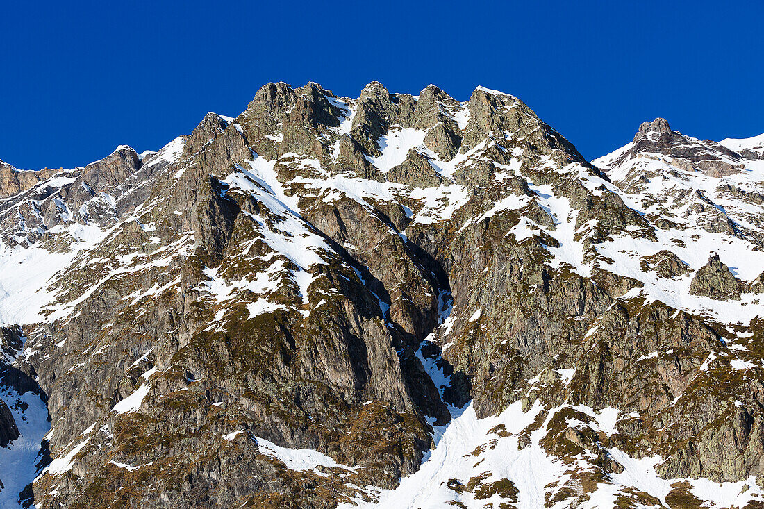 Verschneite Berglandschaft, Pyrenäen, Frankreich