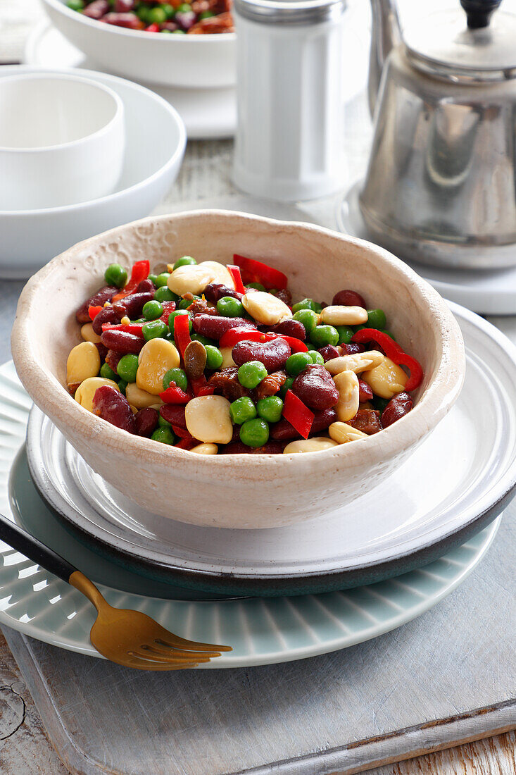 Lupinensalat mit roten Bohnen, Erbsen und Paprika