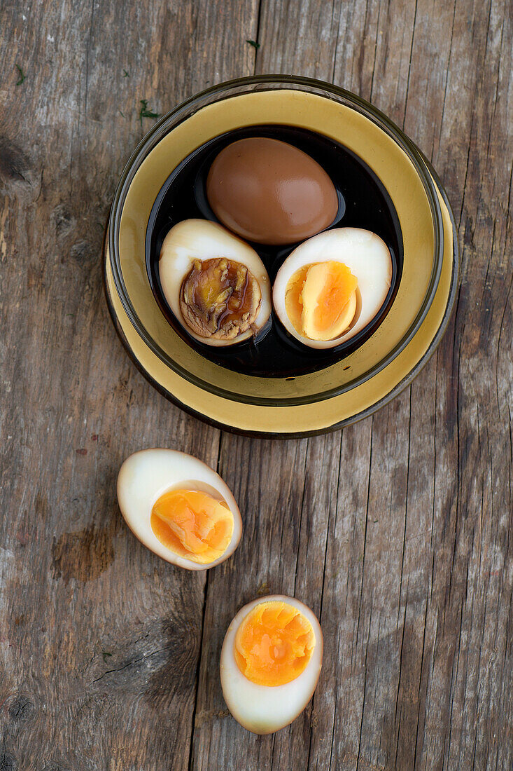 Gekochte Eier in Sojamarinade