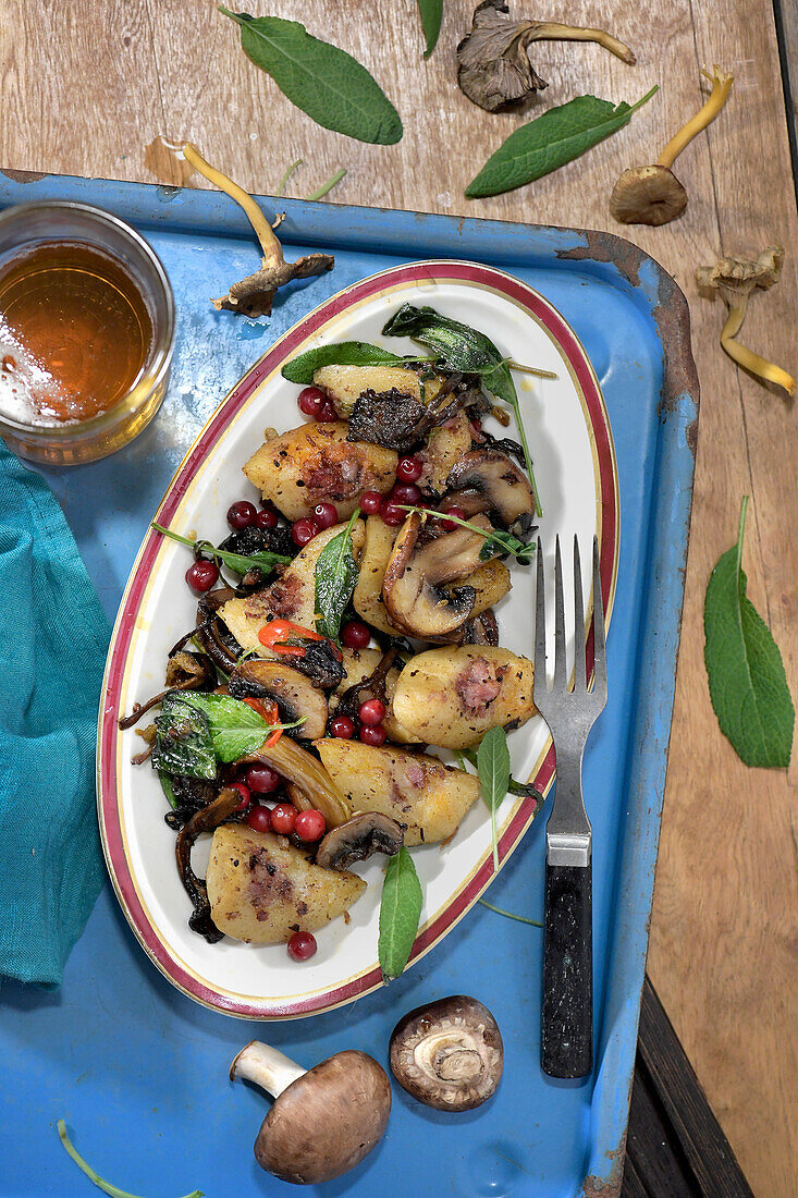 Fried potatoes with sage and mushrooms