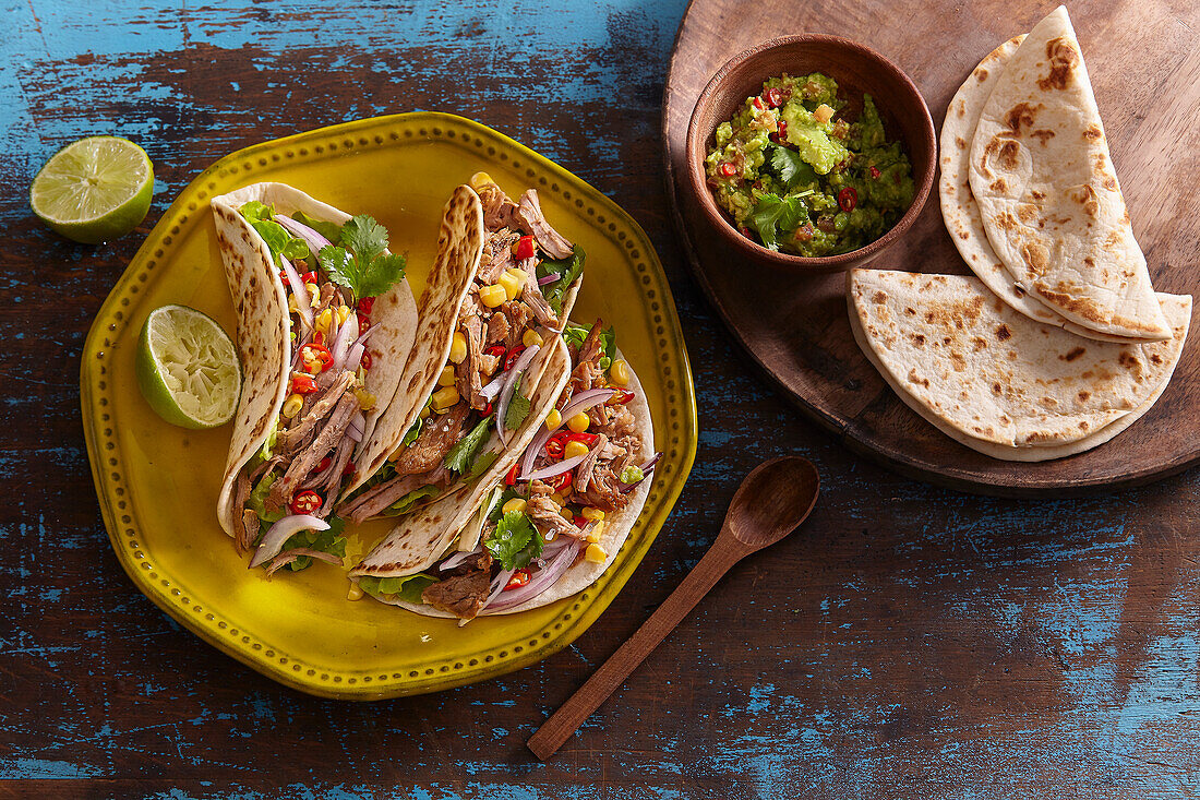 Mexikanische Pulled Pork Tacos mit Guacamole