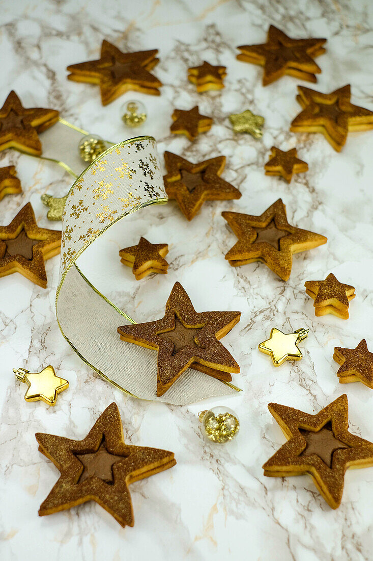 Star biscuits with chocolate hazelnut filling