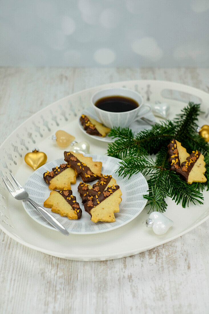 Orange-brazil nut biscuits