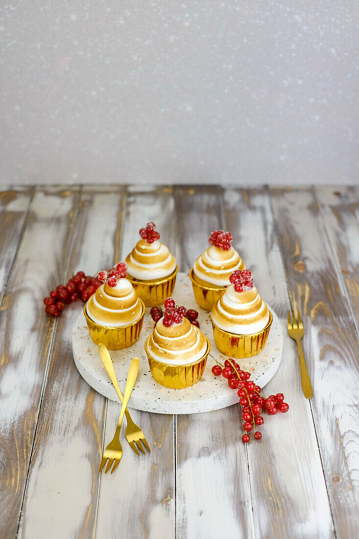 Johannisbeer-Baiser-Cupcakes