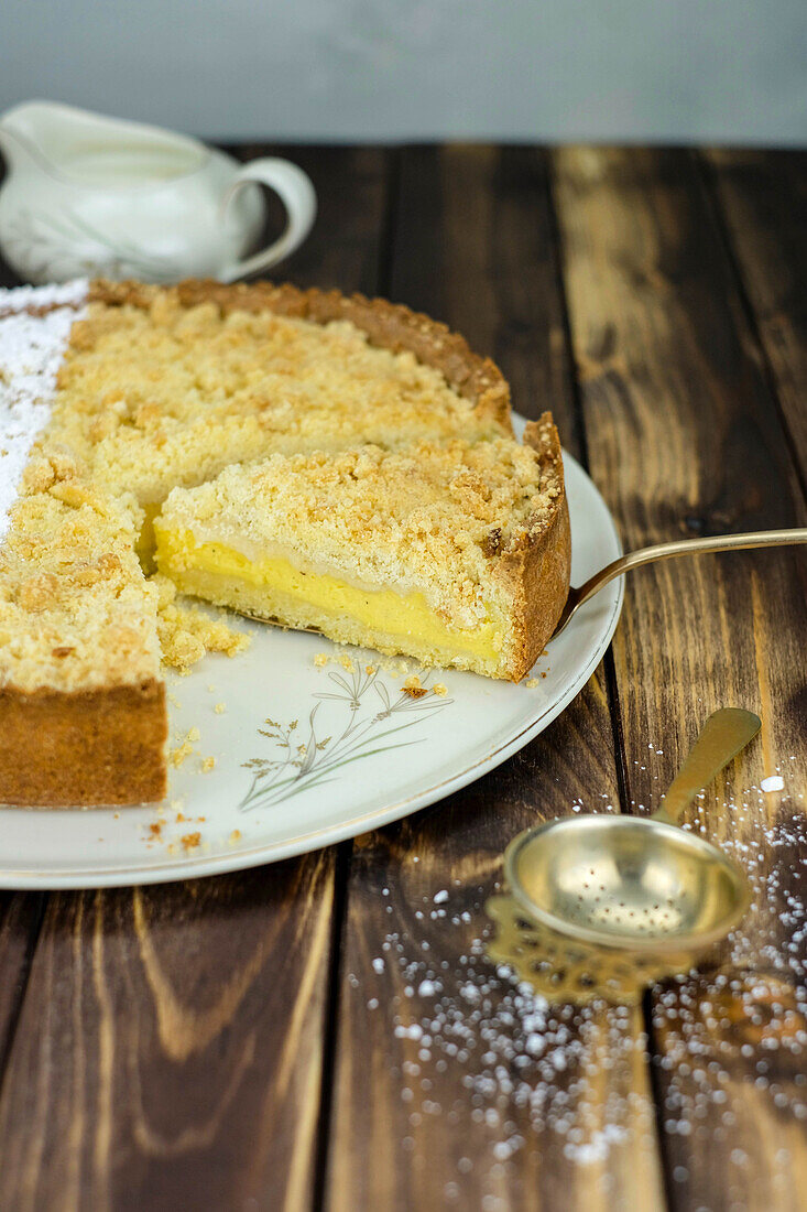 Pudding-Streuselkuchen, angeschnitten