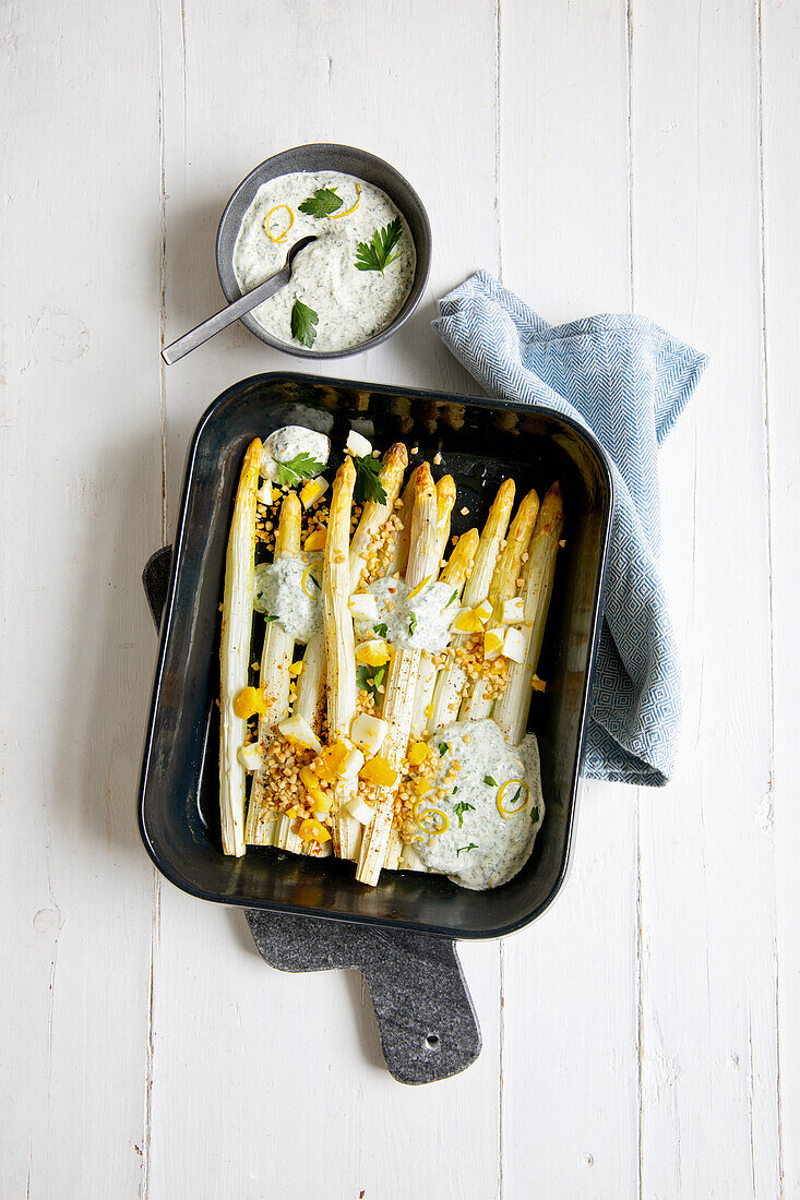 Baked asparagus with green sauce and egg croutons