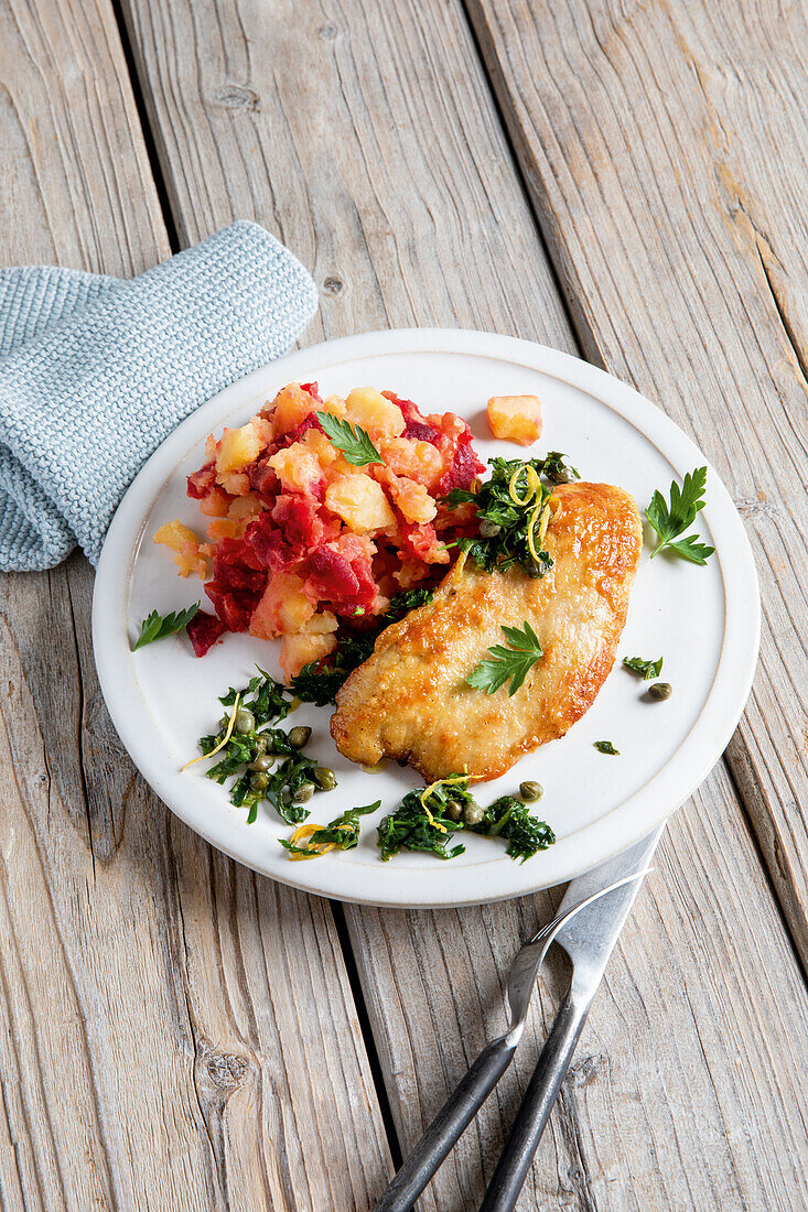 Putenschnitzel mit Rote-Bete-Stampf