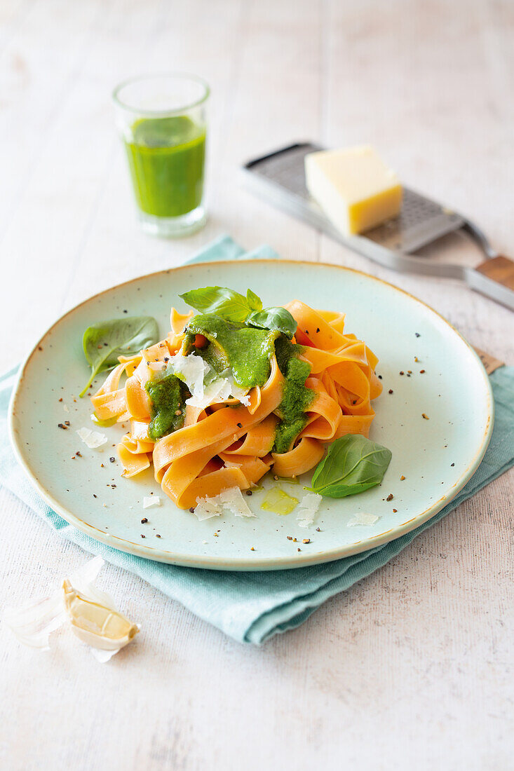 Linsenpasta mit Cashew-Pesto