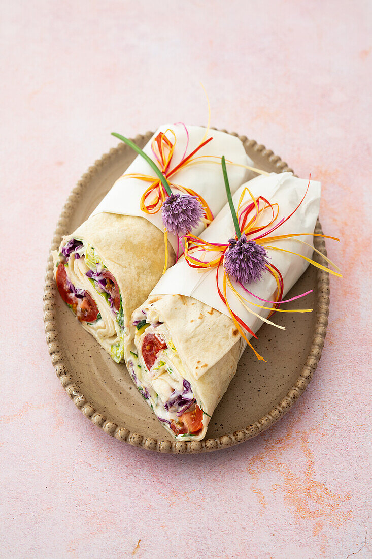 Vegetable wraps with courgettes, red cabbage and cocktail tomatoes