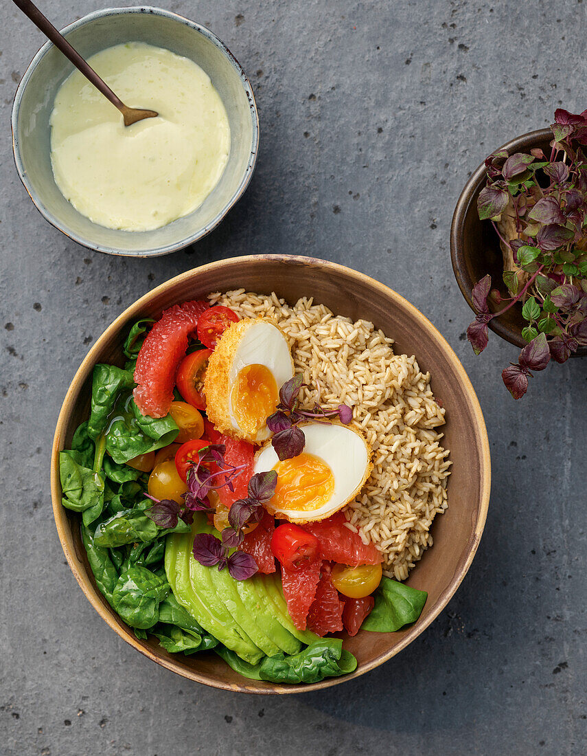 California Bowl with rice, grapefruit, spinach and egg (USA cuisine)