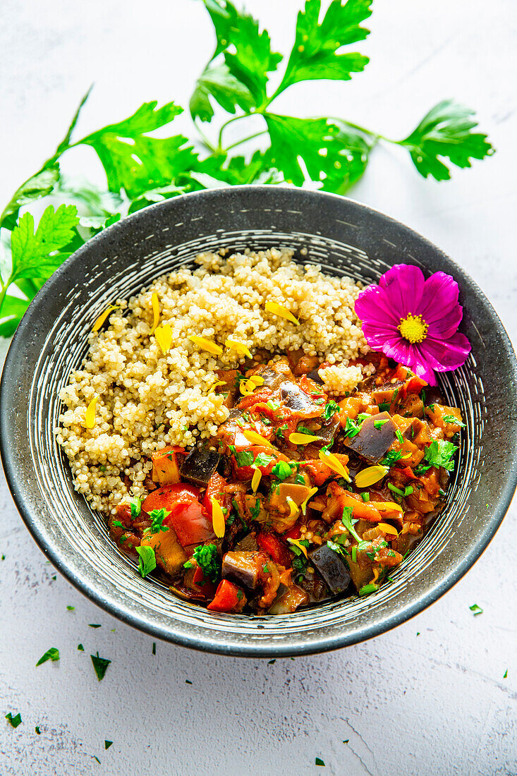 Türkisches Melanzani-Ragout mit Quinoa