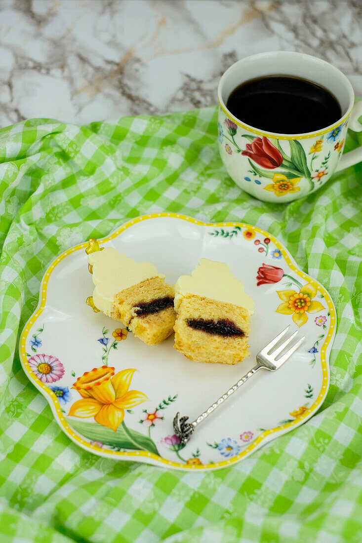 Honey and cherry cupcakes with coffee