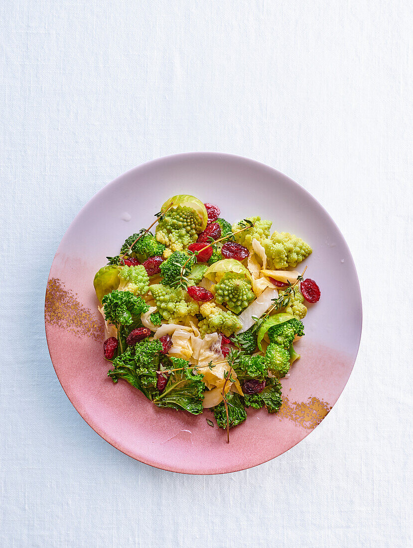 Sautéed vegetables with broccoli, Chinese cabbage, Romanesco and kale