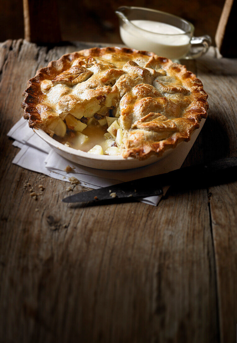 Apple and ginger pie with walnut pastry