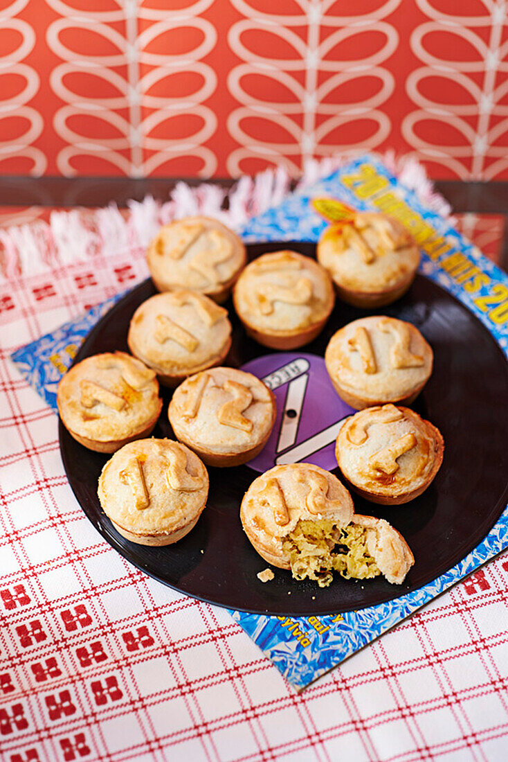 Mini-Pies mit herzhafter Füllung