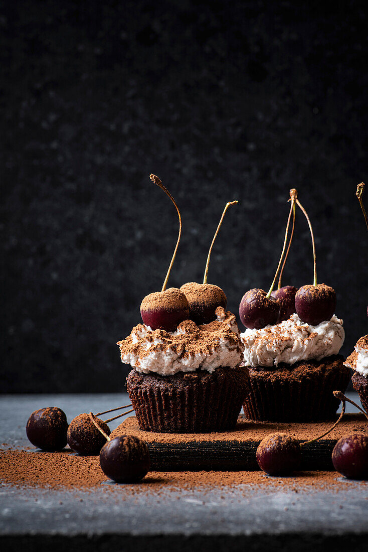 Glutenfreie Schokoladen-Kirsch-Cupcakes