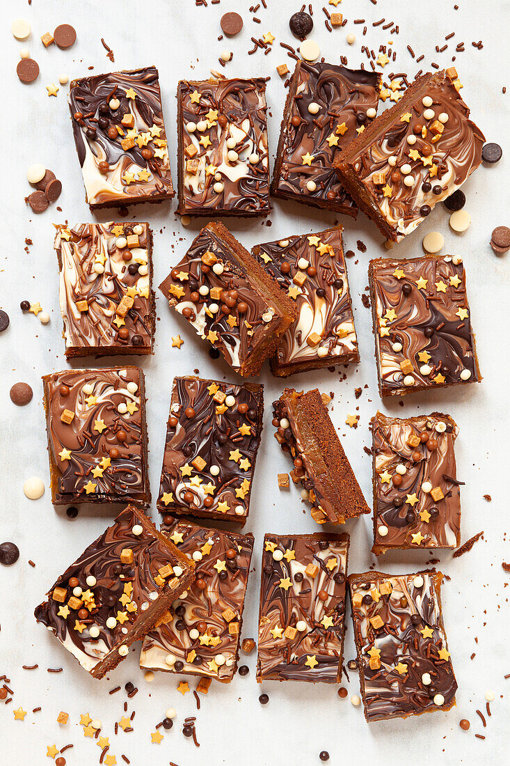 Shortbread Bars mit Schokolade und Karamell zu Weihnachten