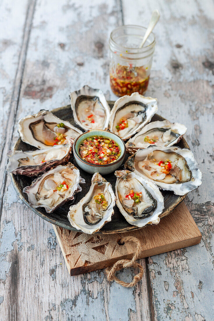 Thai oysters with spicy garlic-lime sauce