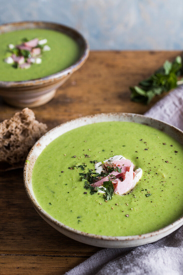 Erbsensuppe mit Schinken