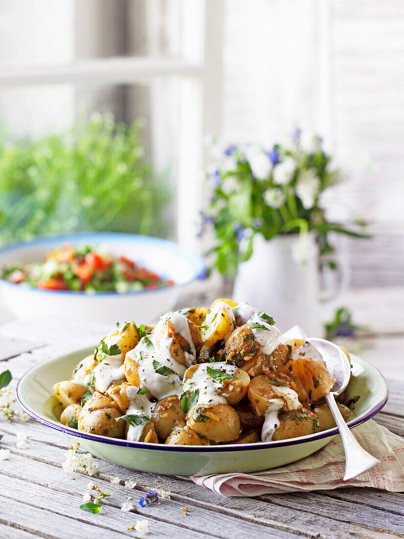 Kartofelsalat aus neuen Kartoffeln und Tamarinde