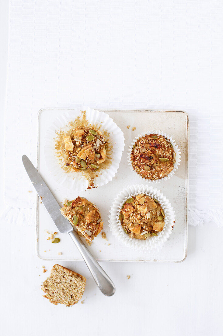 Banana bran muffins with crumble topping