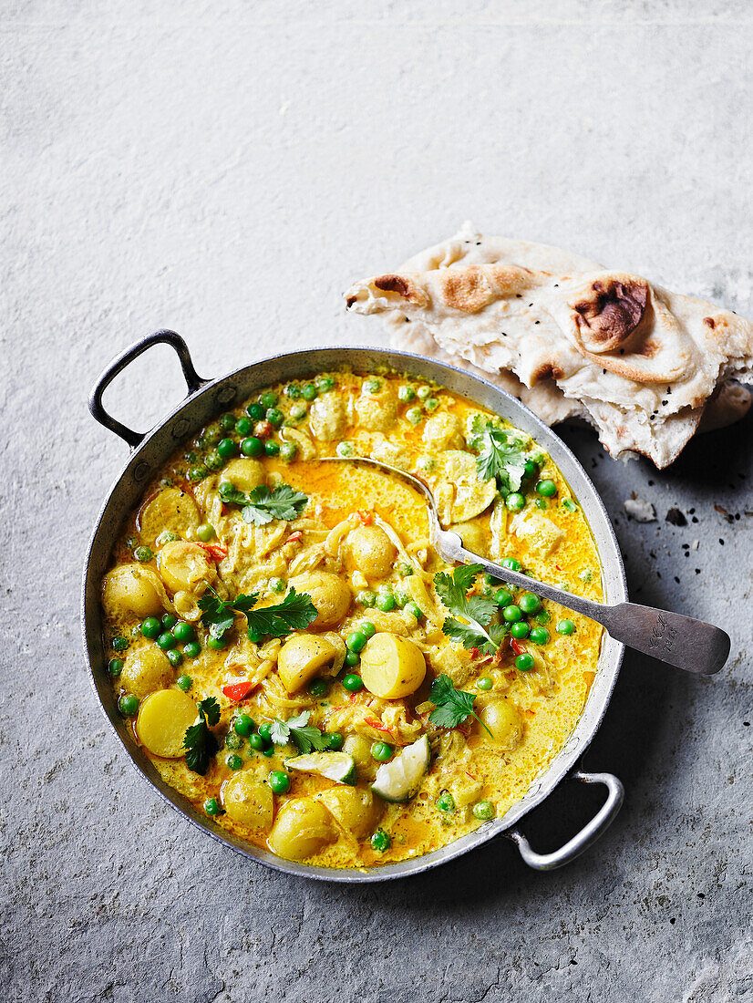 Curry mit Erbsen und Kartoffeln