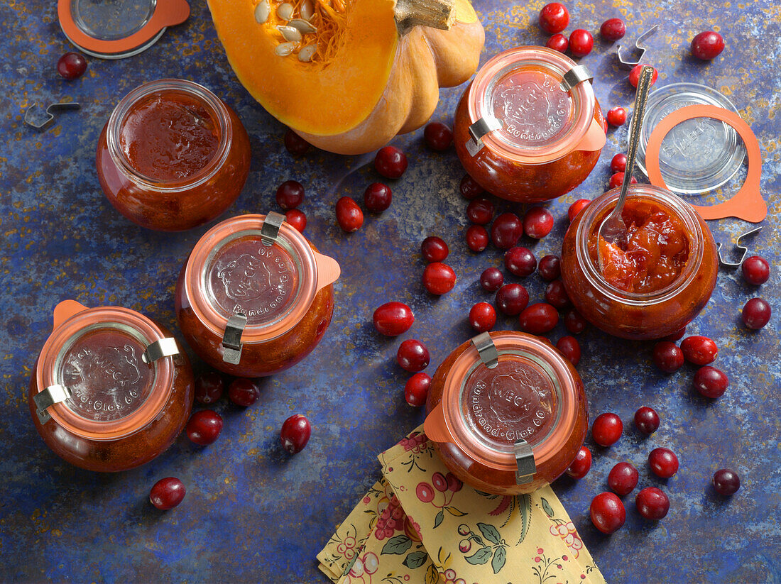 Pumpkin preserve with cranberries