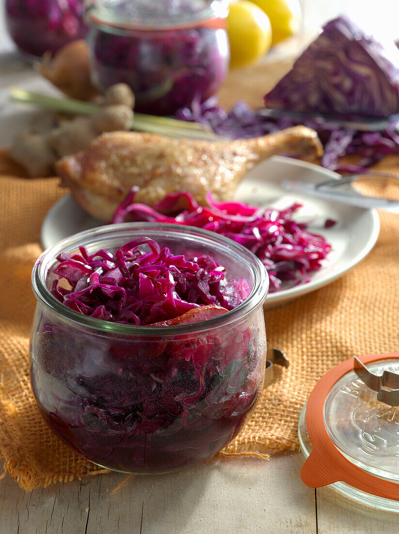 Eingemachter Rotkohl mit Zitrone