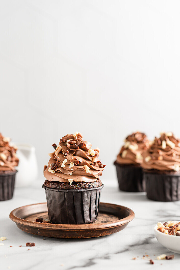Schokoladen-Cupcakes mit Schokoladen-Frosting