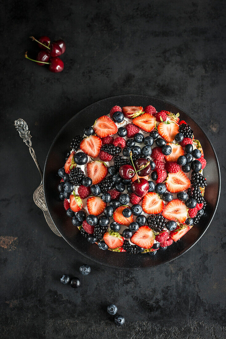 Pancake-Torte mit Beeren