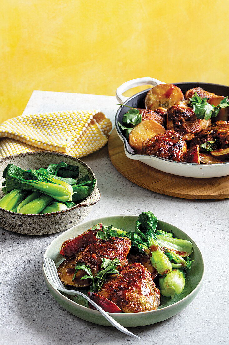 Süßer Miso-Honig-Hähnchen-Auflauf mit Paksoi