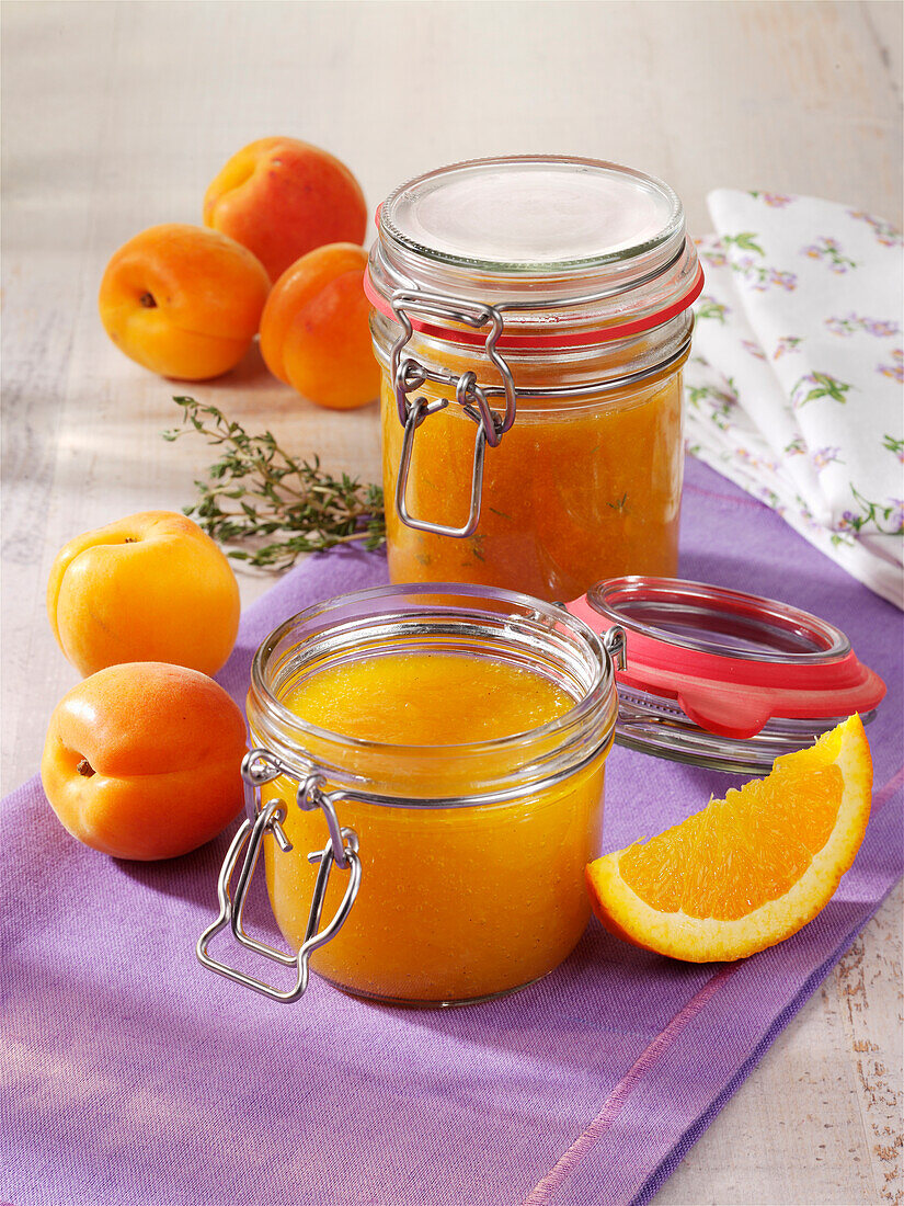 Apricot jam with white wine