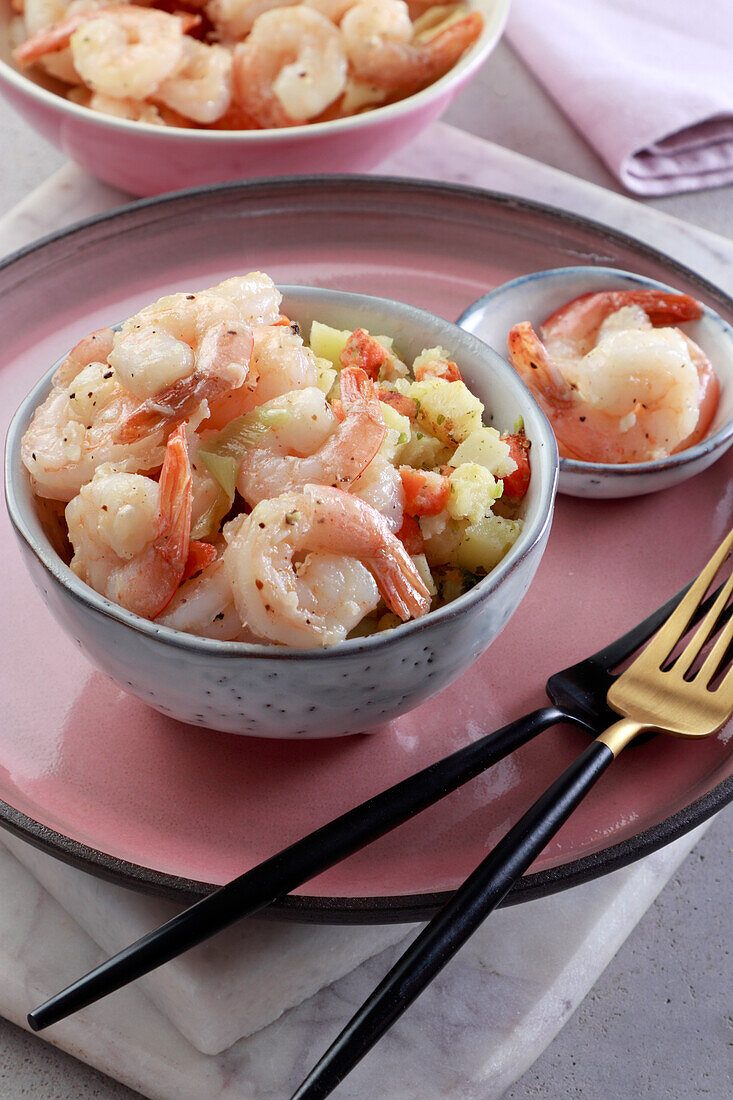Fried shrimp with parsnips and carrots