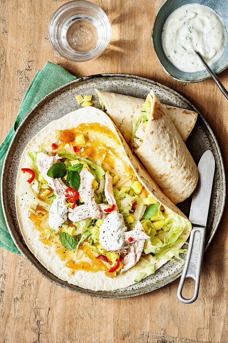 Wraps with chicken and mango