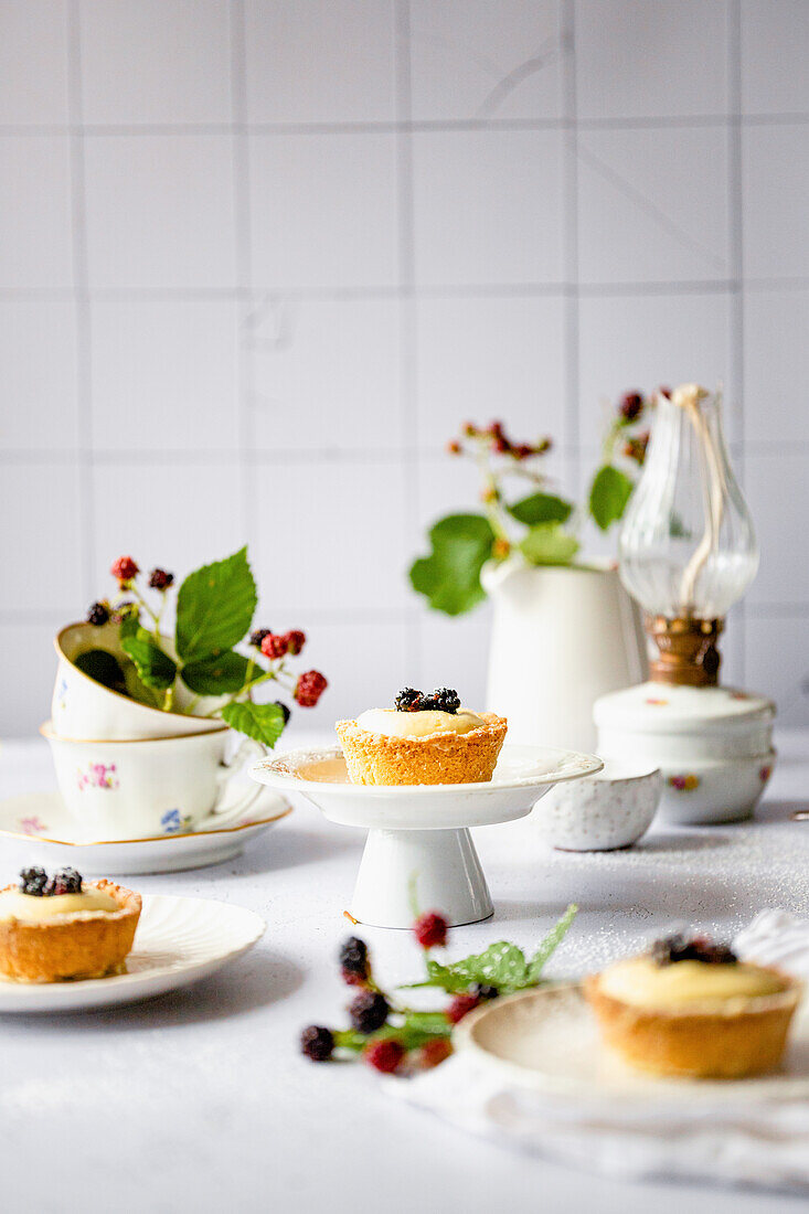 Tartlet with blackberries