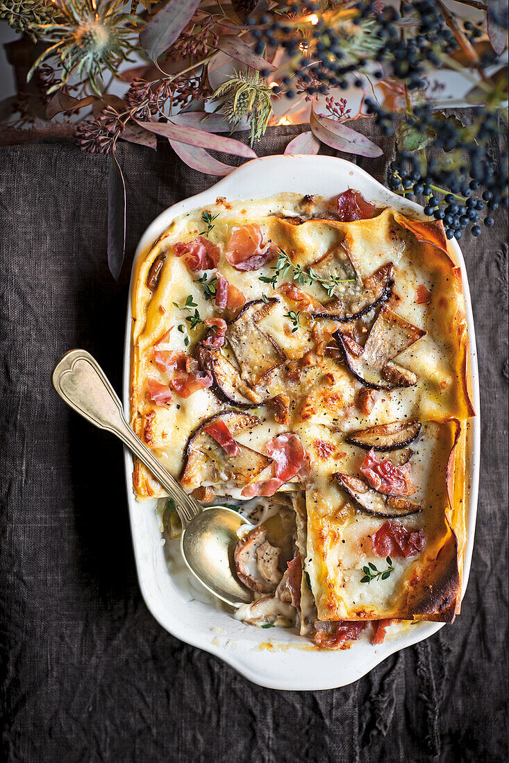 Lasagne mit Steinpilzen, Kastanien und Schinken zu Weihnachten