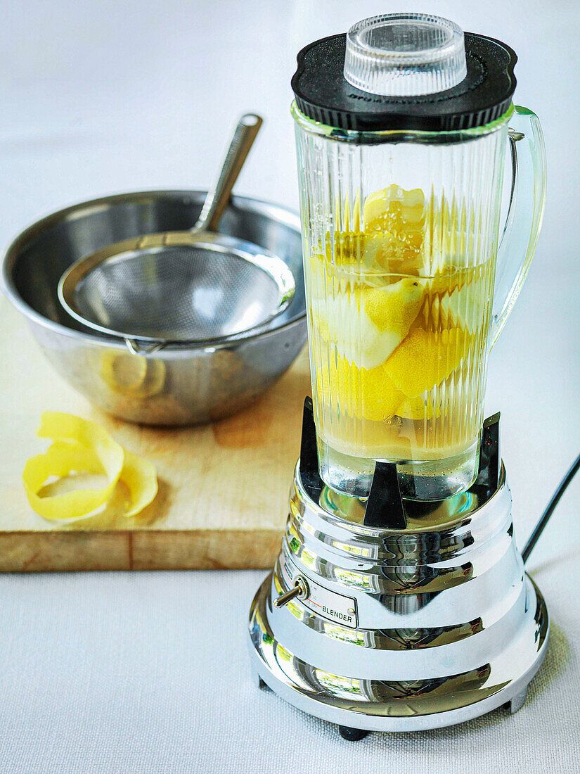Making lemonade in a blender