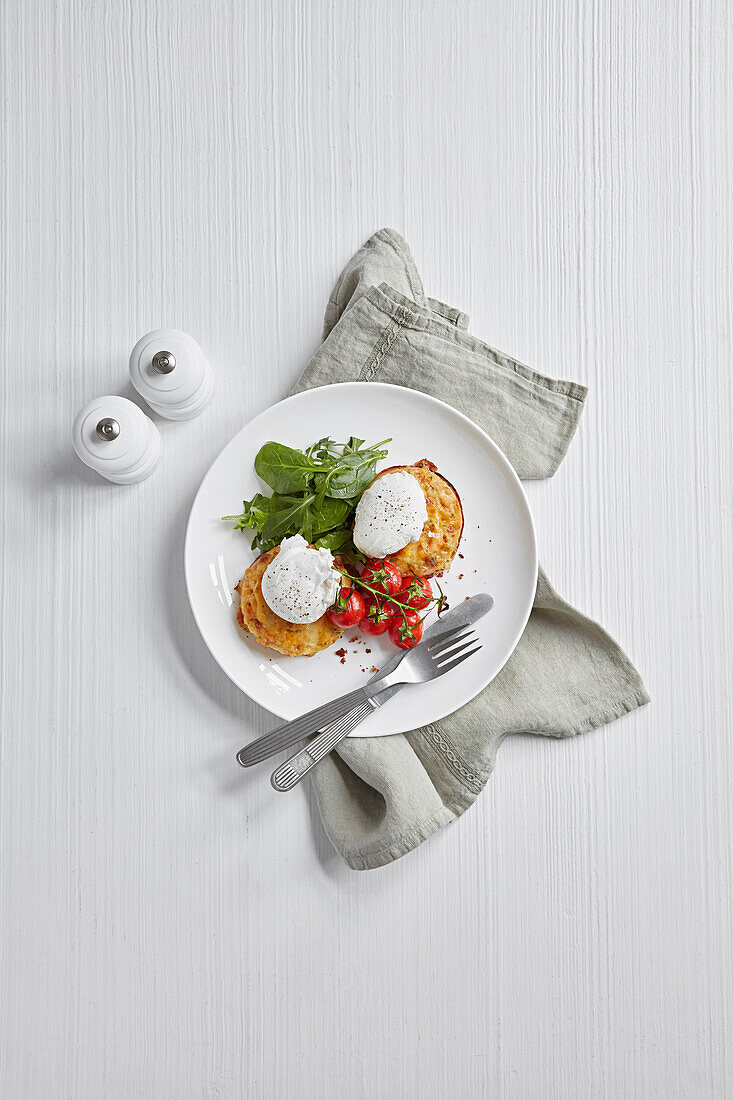 Poached egg on cheesy bread roll