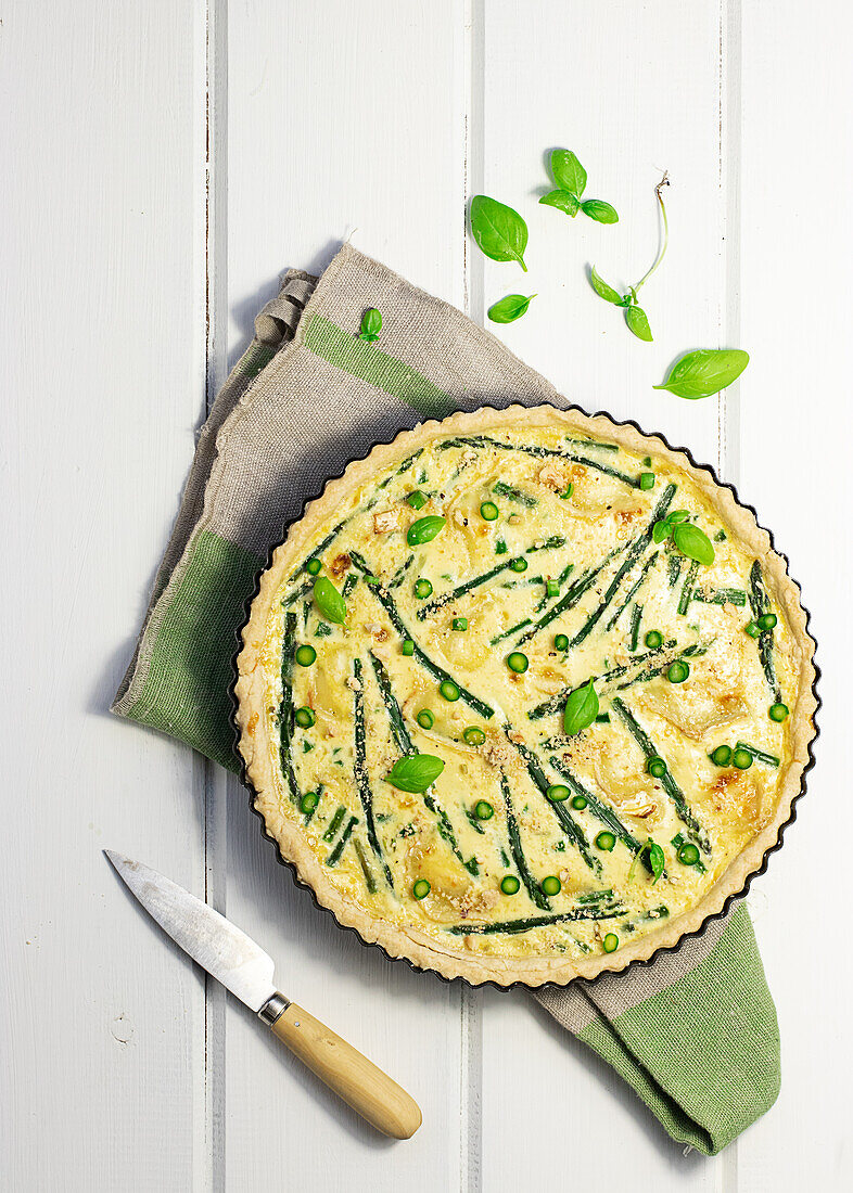 Spargelquiche mit Basilikum