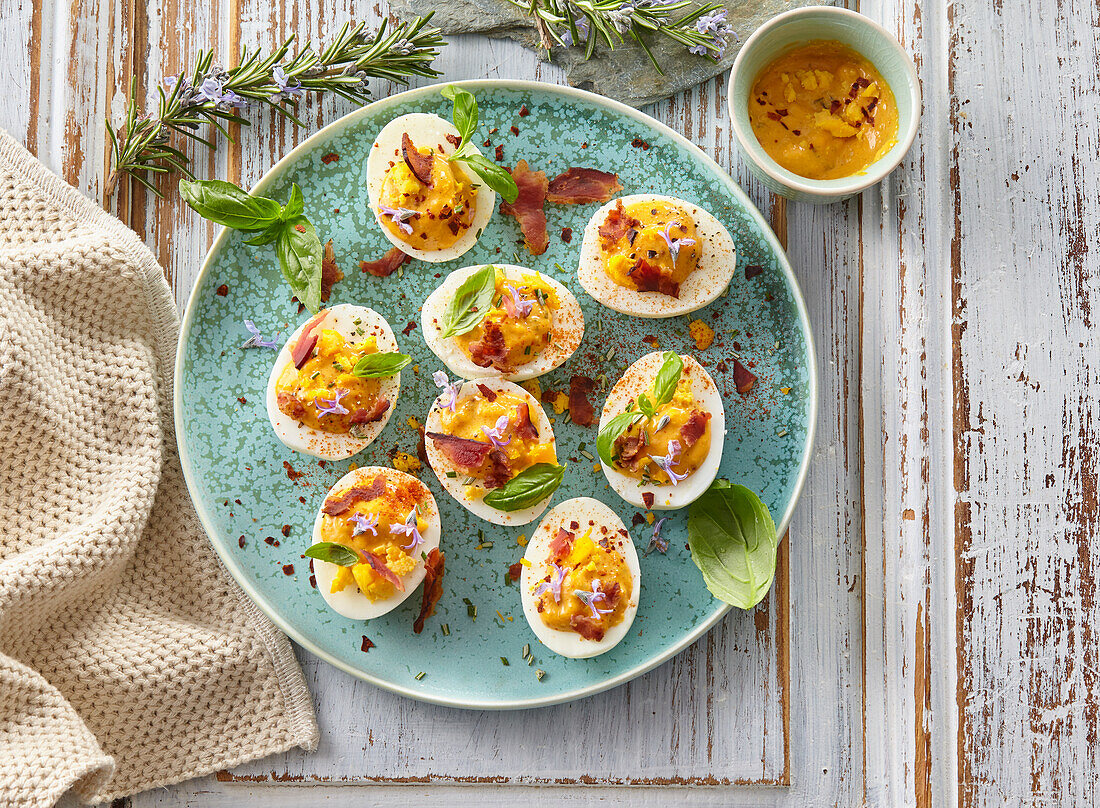 Spicy devilled eggs