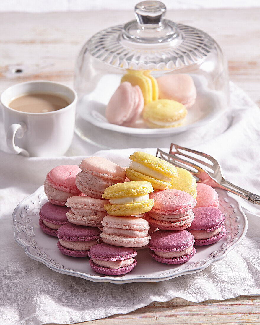 Fruit macarons