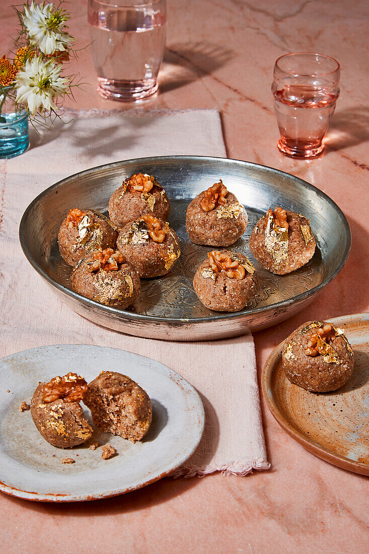 Nutty Atta Laddoo (Indian pastry made from wholewheat flour)