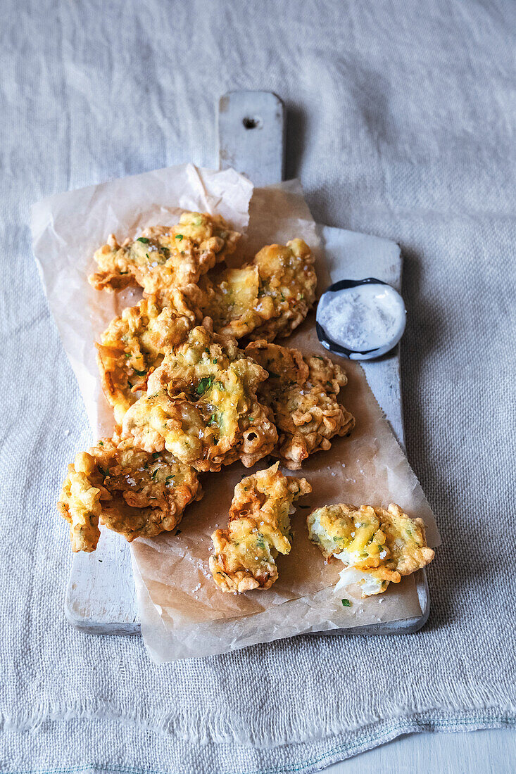 Pataniscas de Bacalhau (Kabeljau-Fritters, Portugal)