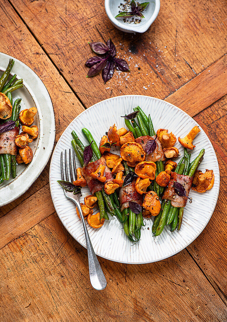 Green beans with bacon and chanterelles