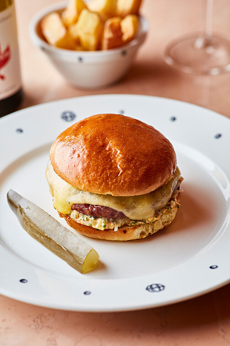 Rindfleischburger im Briochebrötchen